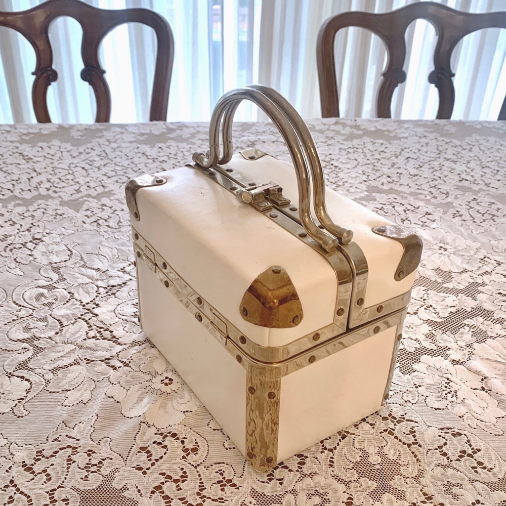 Delill Vintage Box Purse